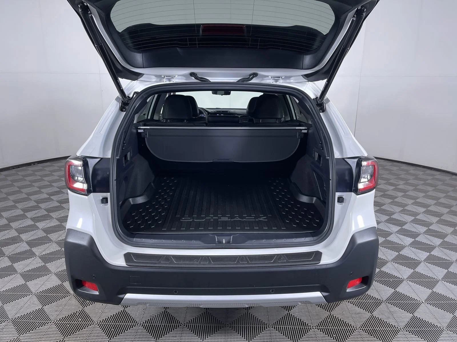 2025 Subaru Outback Touring - Photo 25