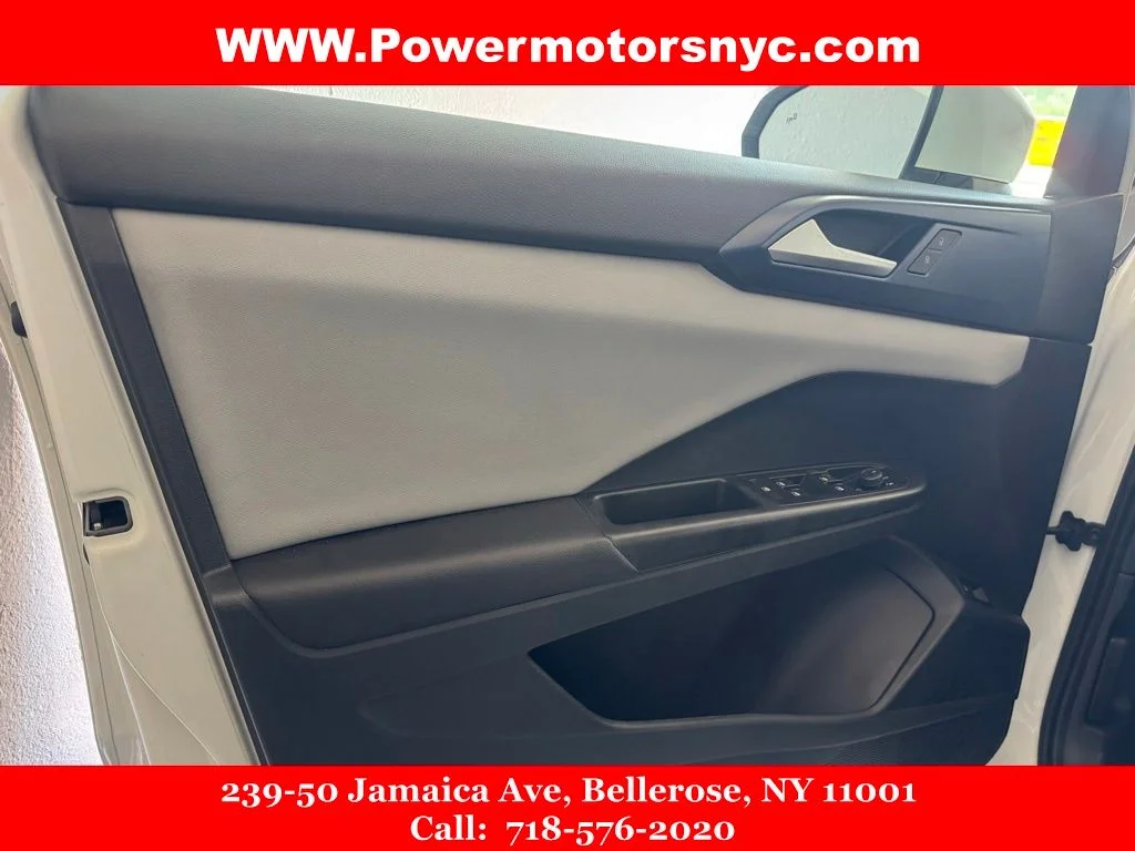 Used 2023 White Volkswagen 1.5T SE image 27