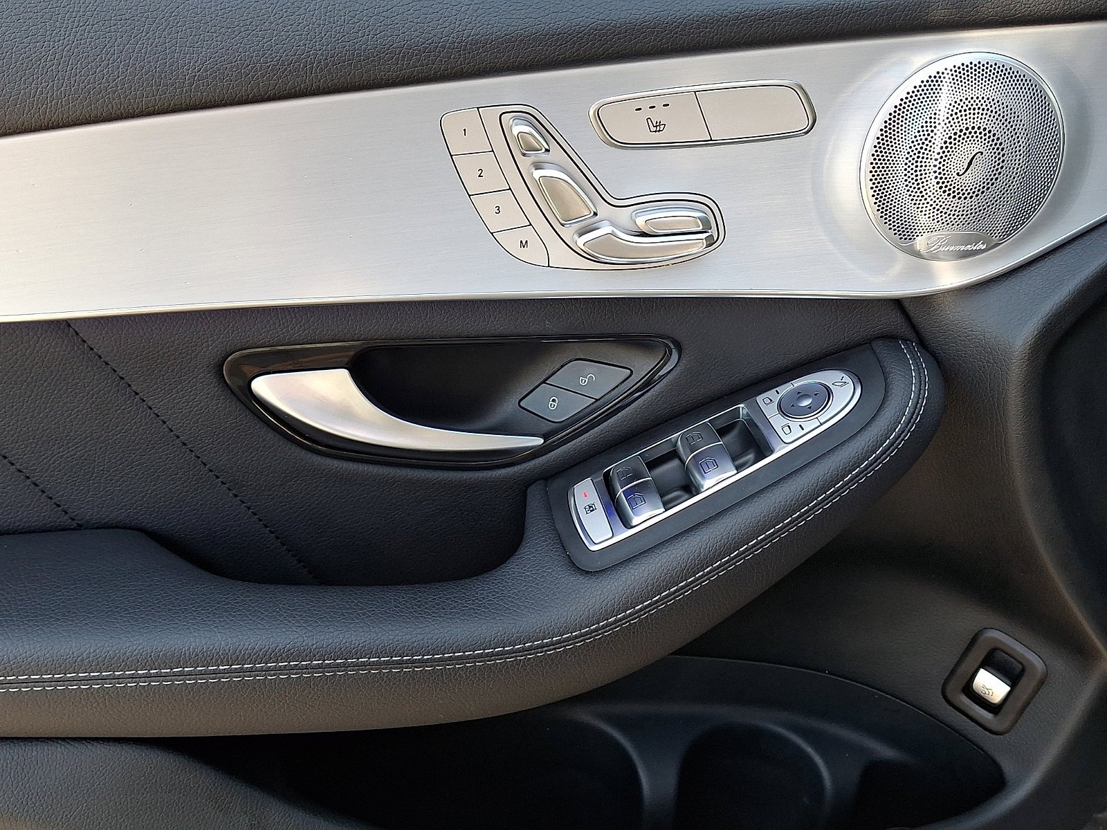 Used 2020 Graphite Grey Metallic Mercedes-Benz GLC 300 image 12