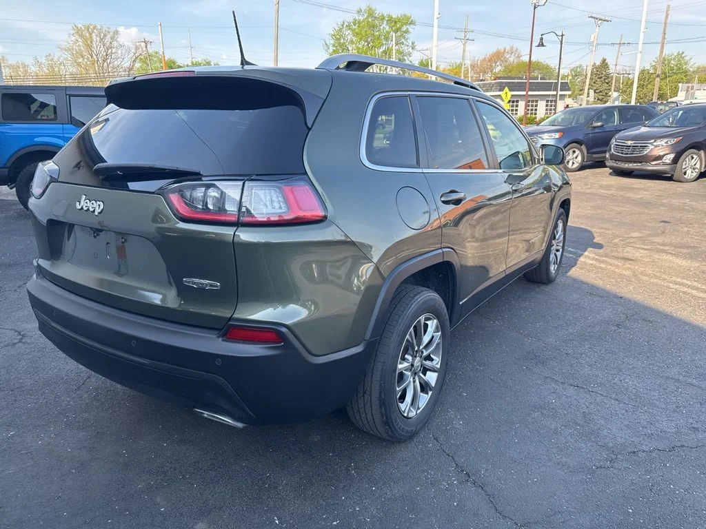 Used 2021 Green Jeep Latitude Lux image 9