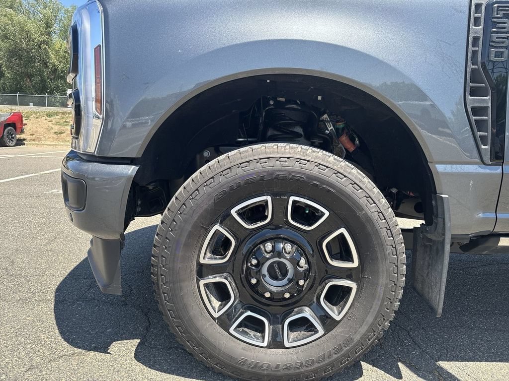 2026 Ford F-350 Super Duty Platinum - Photo 38