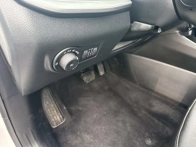 Used 2025 White Jeep Limited image 27