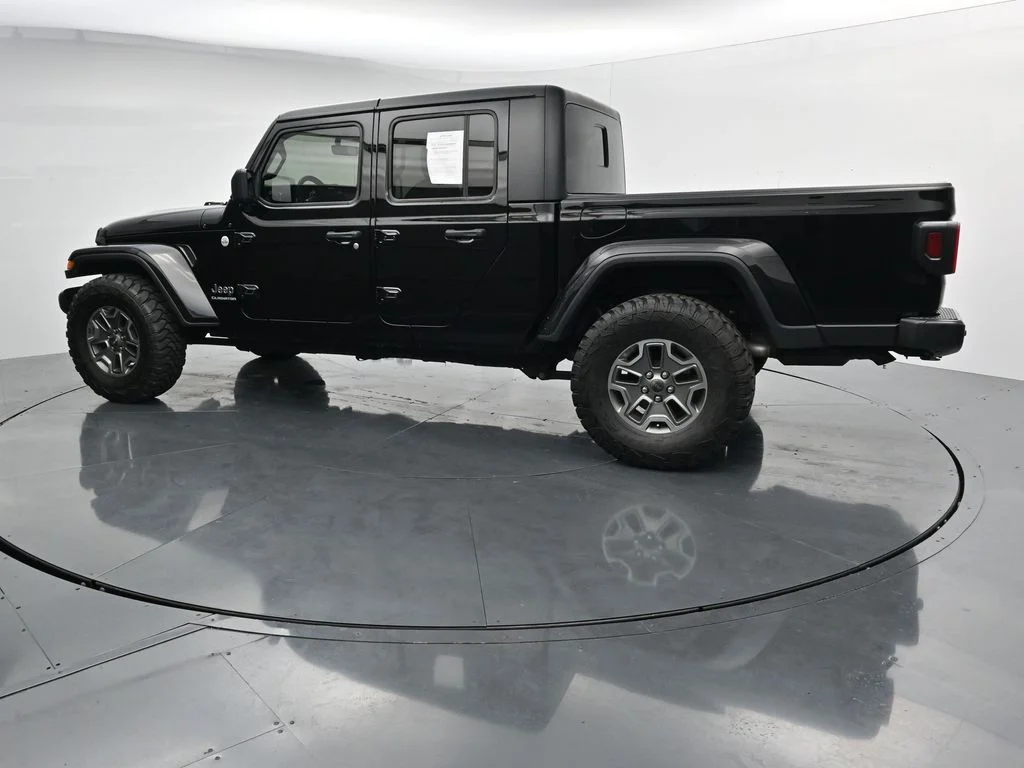 Used 2021 Black Jeep Overland image 5
