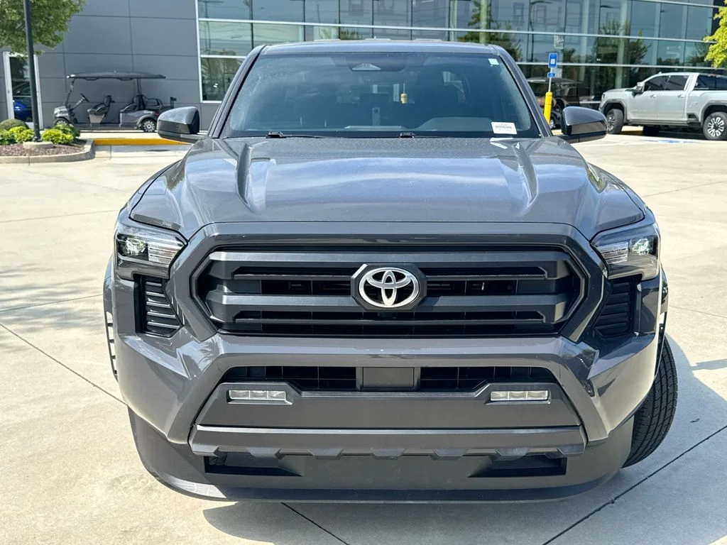 Used 2025  Toyota SR5 image 4