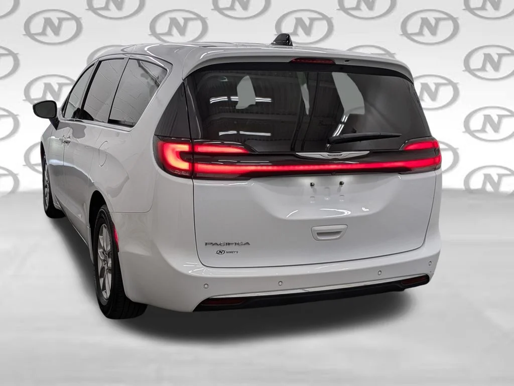 Used 2024 White Chrysler Touring L image 23