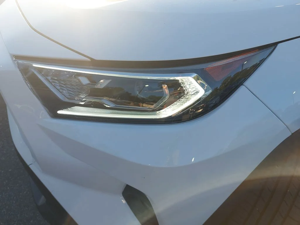Used 2021 White Toyota XLE image 28
