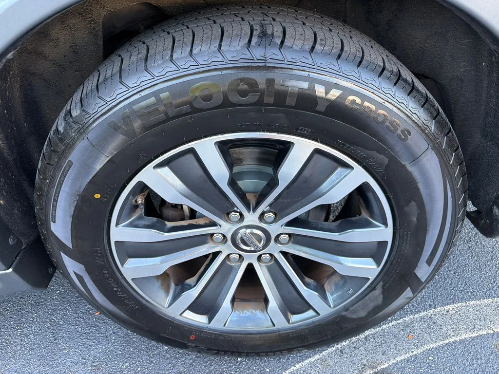 Used 2018 Black Nissan SL image 20