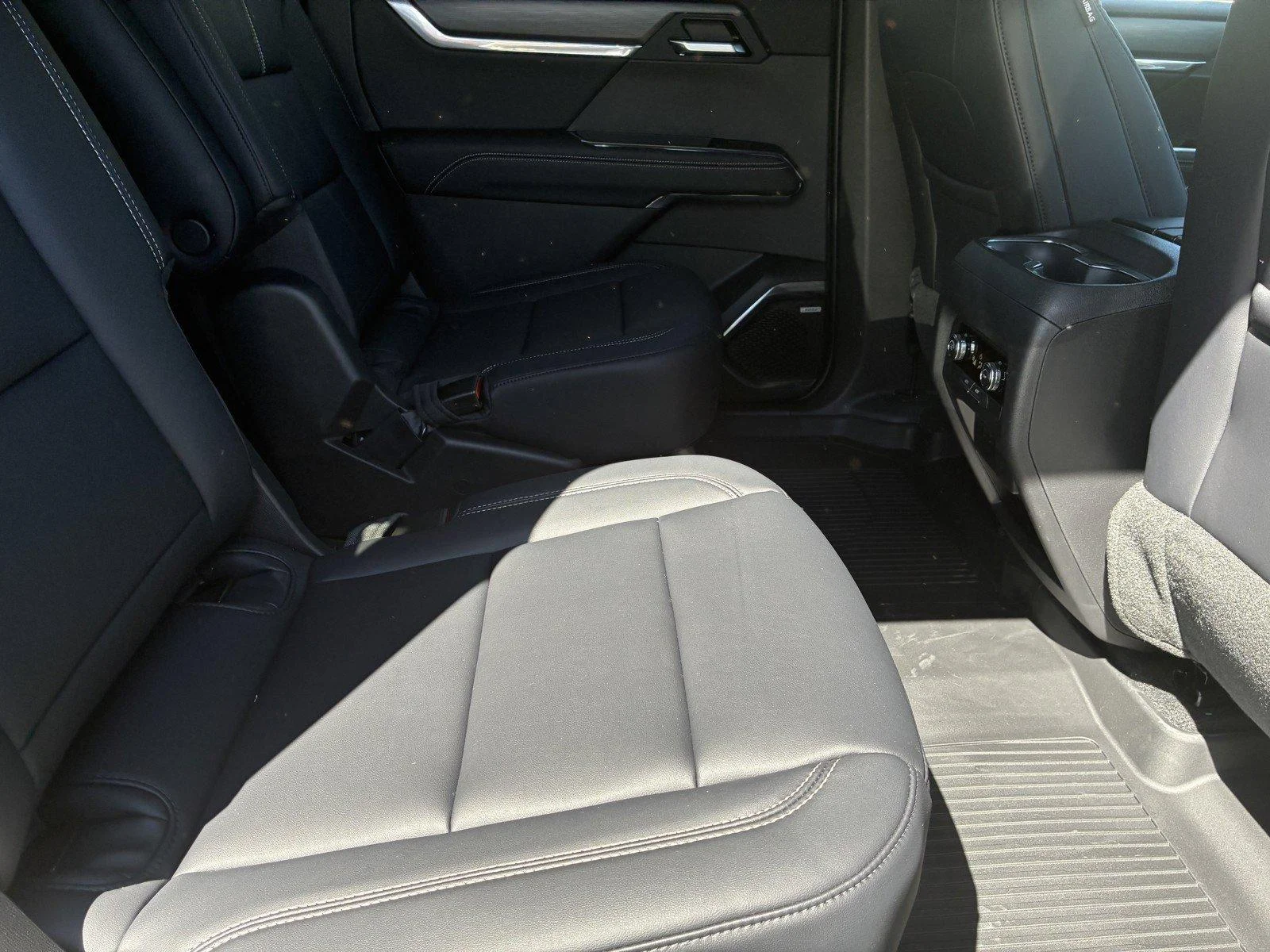 New 2027 Summit White GMC Elevation image 11