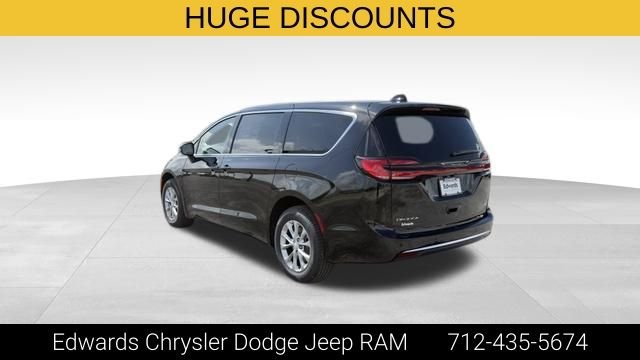 New 2027 Diamond Black Crystal Pearl-Coat Exterior Paint Chrysler Select image 6