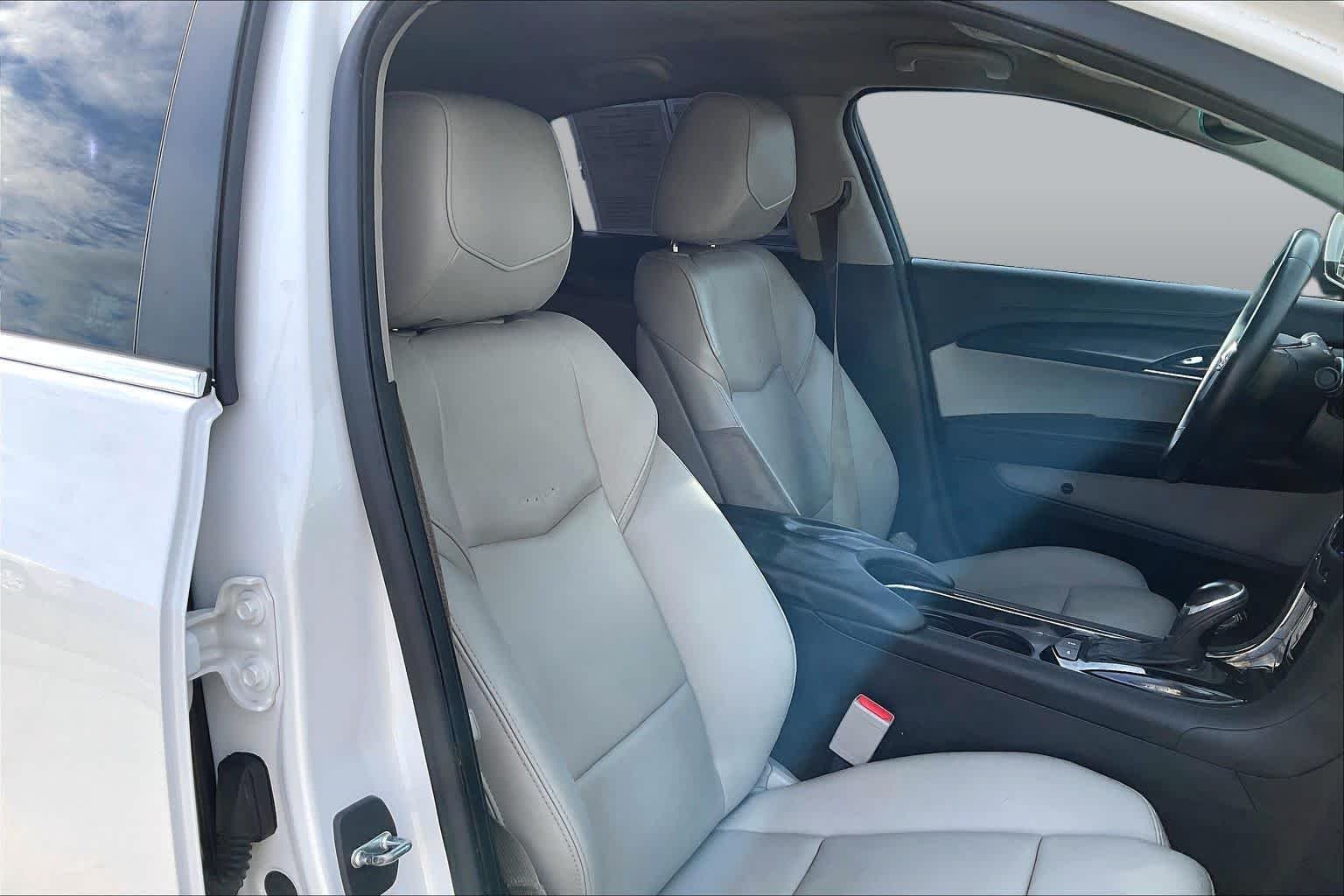 Used 2016 Crystal White Tricoat Cadillac Standard RWD image 9