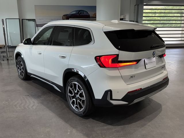 New 2026 Mineral White Metallic BMW xDrive28i image 5