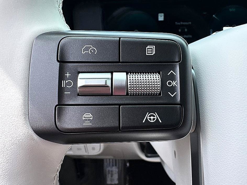 New 2026 Ecotronic Gray Pearl Hyundai SEL Premium 7P image 12
