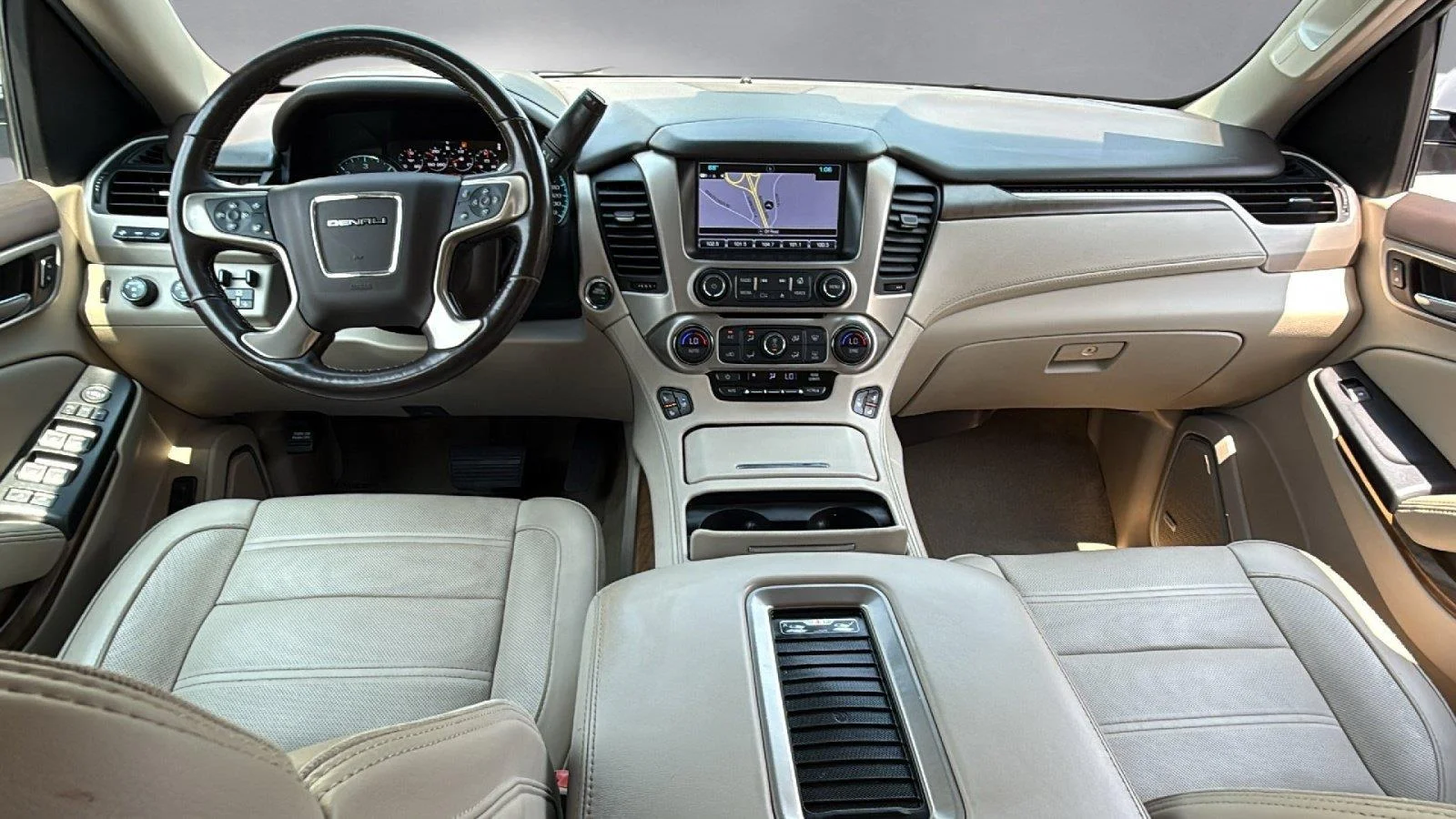 Used 2019 White Frost Tricoat GMC Denali image 3