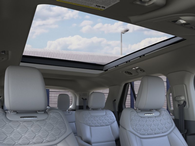 New 2026 Star White Metallic Tri-Coat Ford Platinum™ image 35