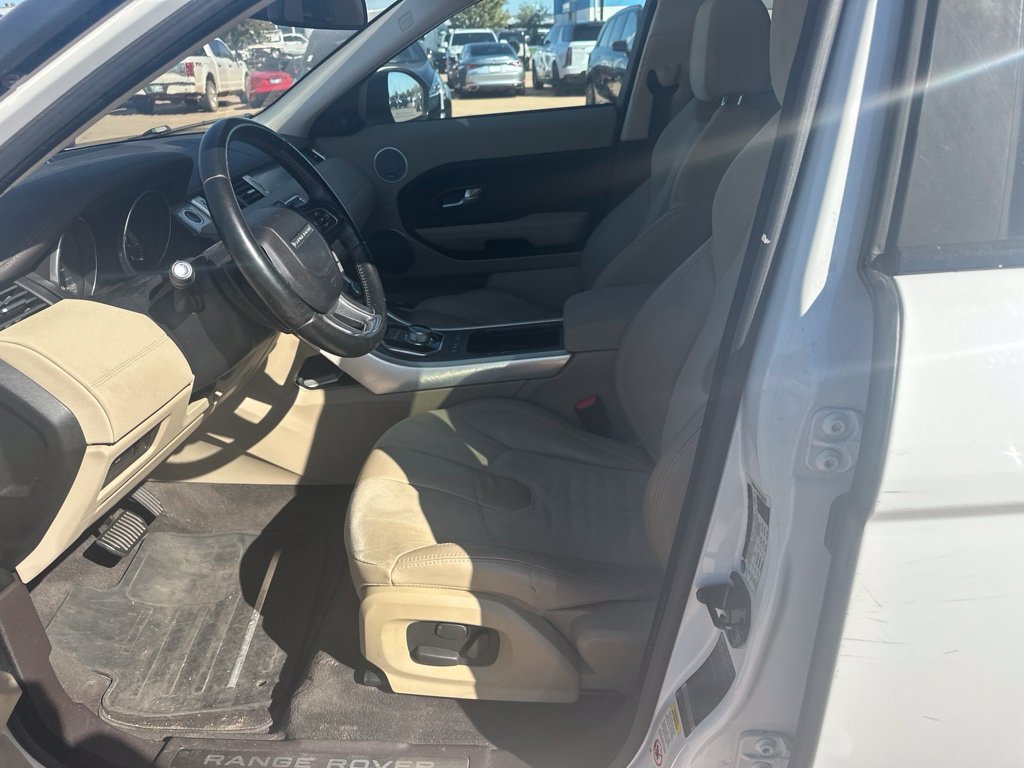 Used 2015 White Land Rover Pure image 3