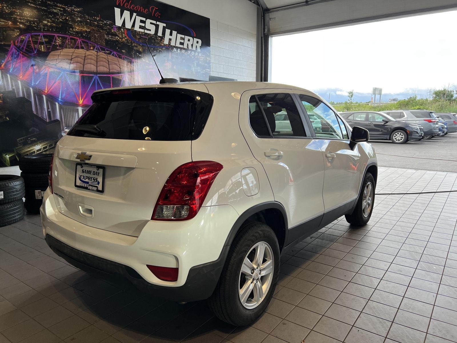 Used 2020 Summit White Chevrolet LS image 7