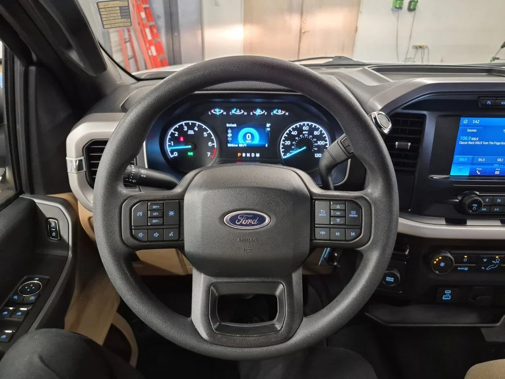 Certified Used 2023 Oxford White Ford XLT image 28