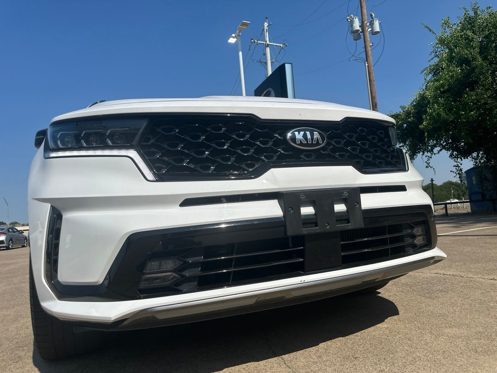 Used 2021 White Pearl Kia SX image 2