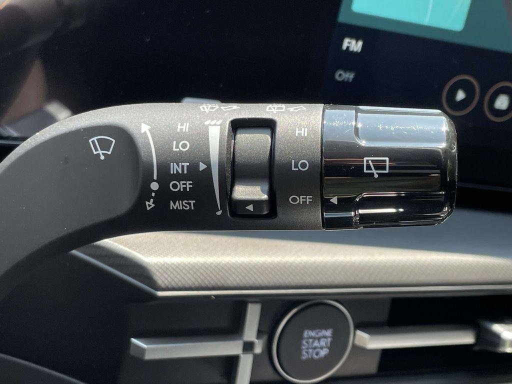 New 2027 White Hyundai SE AWD image 25