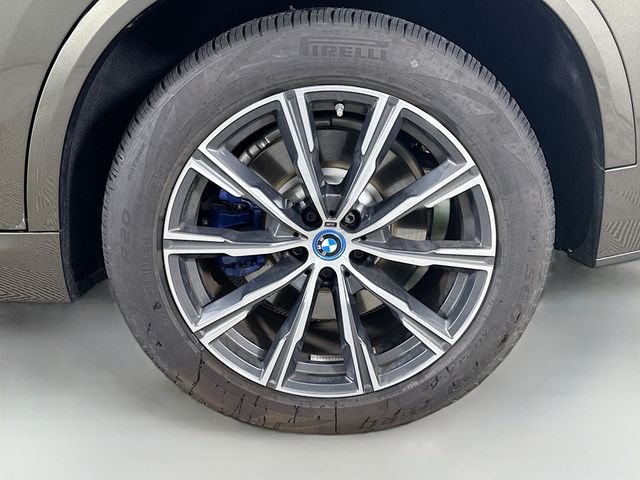 Used 2024 Green BMW xDrive50e image 32
