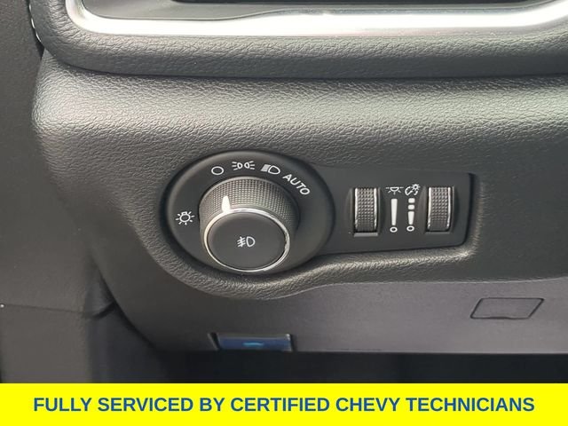Used 2025 White Chrysler Limited image 26