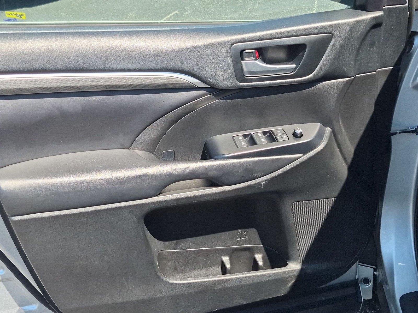 Used 2018 Celestial Silver Metallic Toyota SE image 15