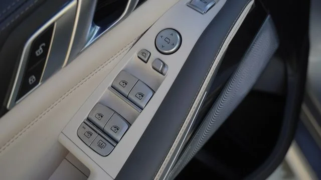 Used 2024 Gray BMW xDrive40i image 23