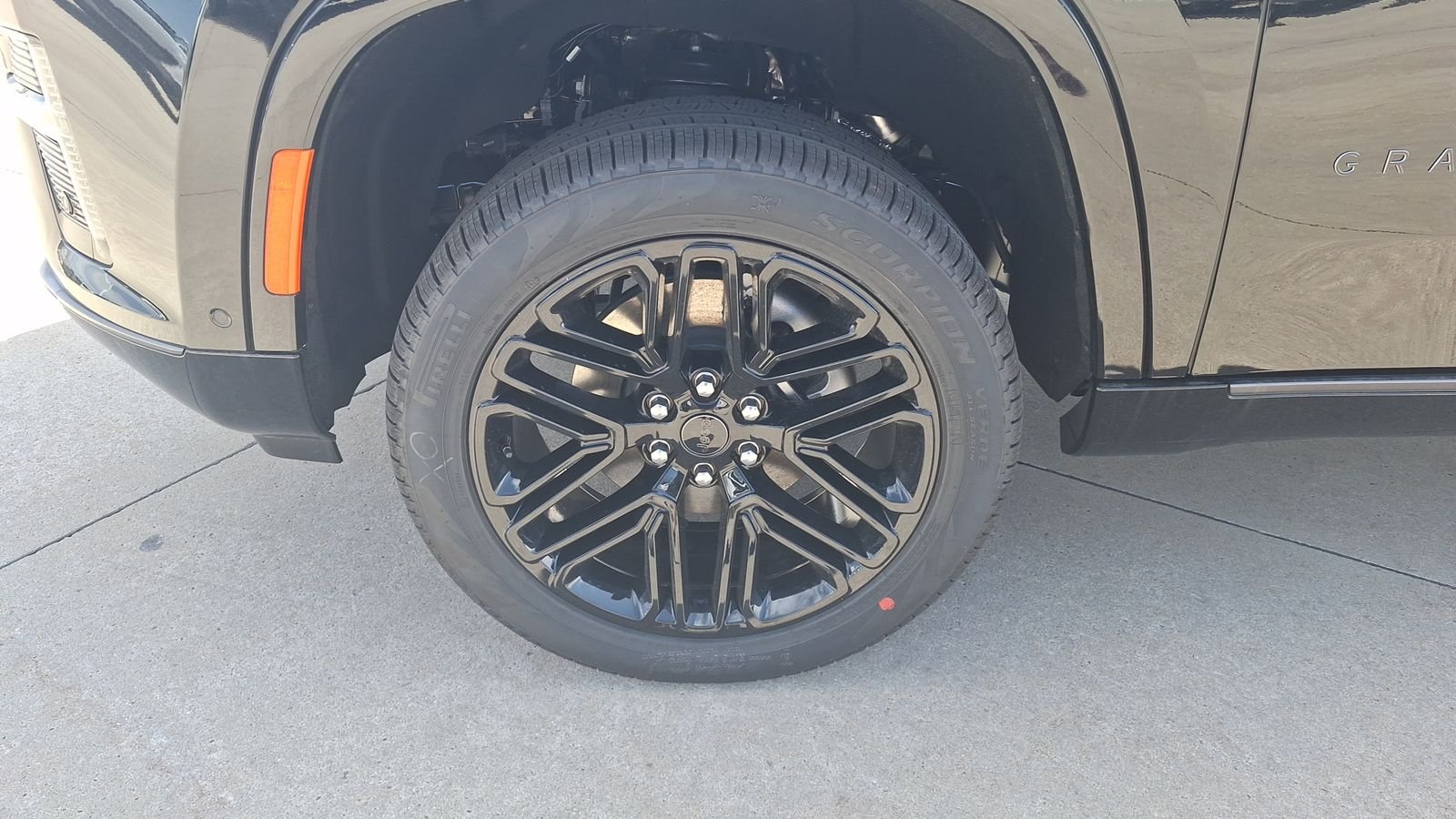 New 2026 High Gloss Black Exterior Paint Jeep Limited Reserve image 10
