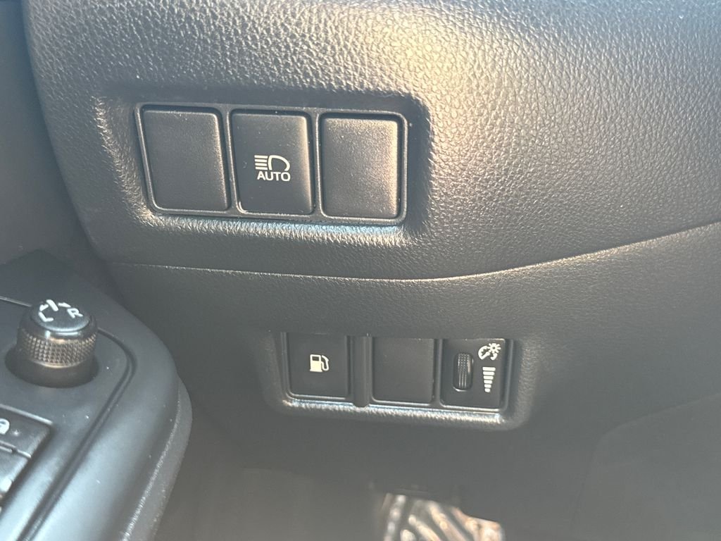 Used 2019 White Toyota LE image 31