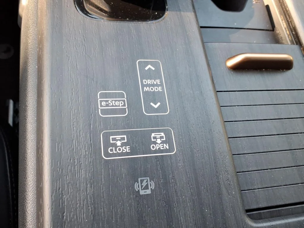 Used 2024 Gray Nissan EVOLVE+ image 17