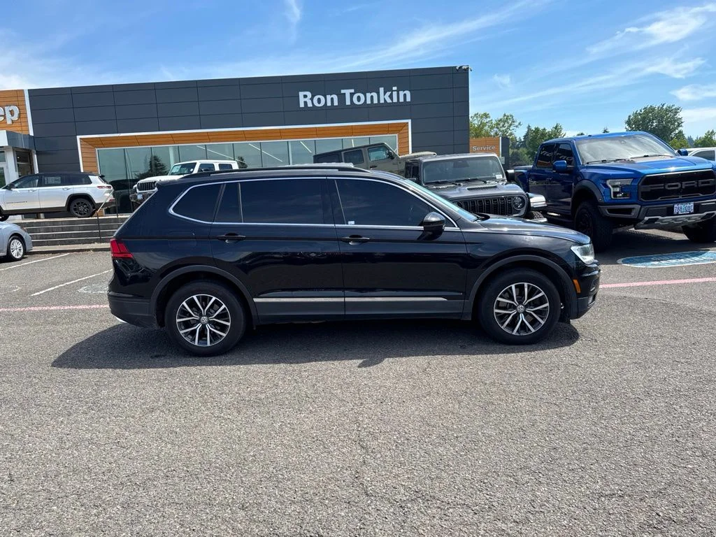 Used 2018 Deep Black Pearl Metallic Volkswagen  image 9