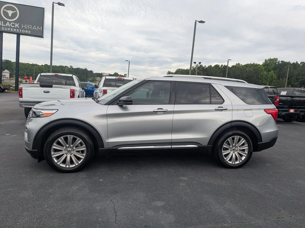 Used 2021  Ford Limited image 8