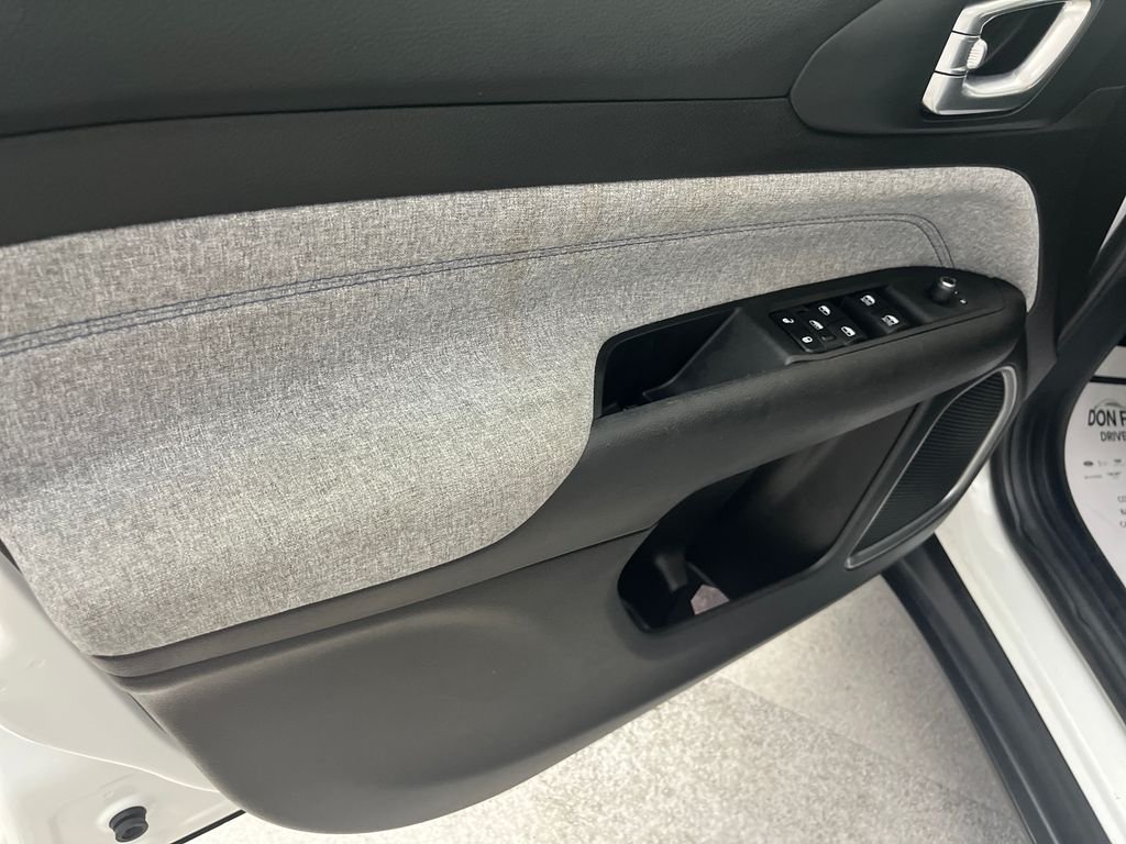Used 2024 White Jeep Latitude image 11