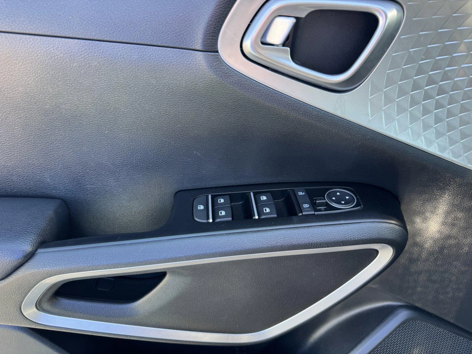 Used 2024 Fusion Black Kia LX image 16