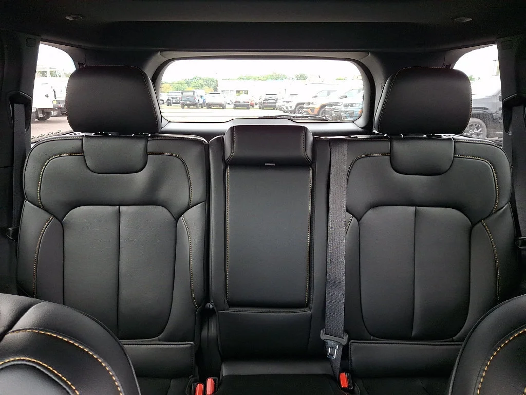 New 2026 Diamond Black Crystal Pearl-Coat Exterior Paint Jeep 85th Anniversary Edition image 14