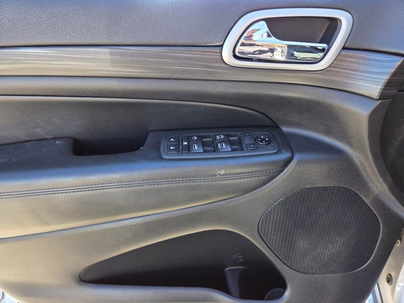 Used 2019 Billet Silver Metallic JEEP ALTITUDE 4X2 image 19