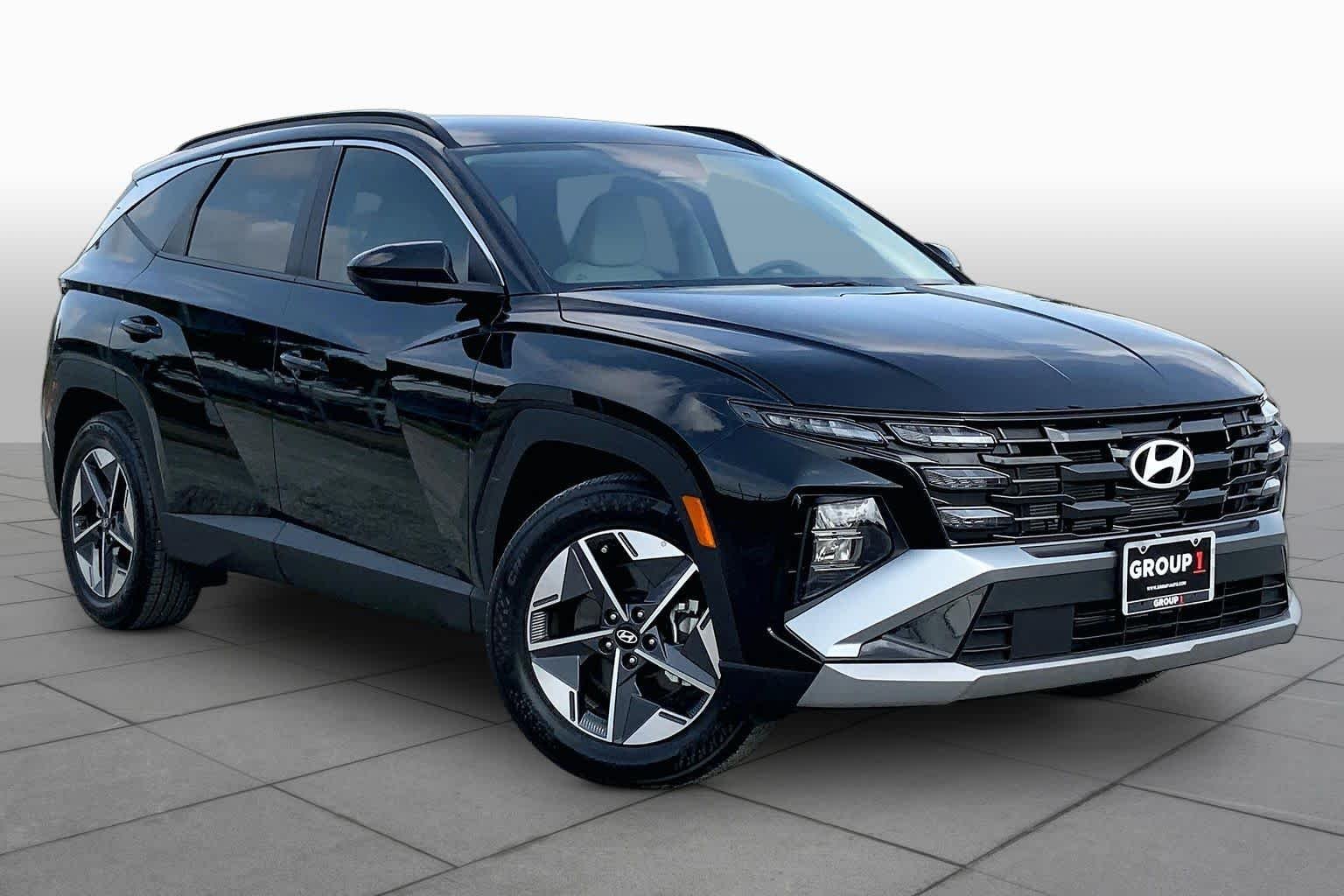 Used 2025 Phantom Black Hyundai SEL image 3