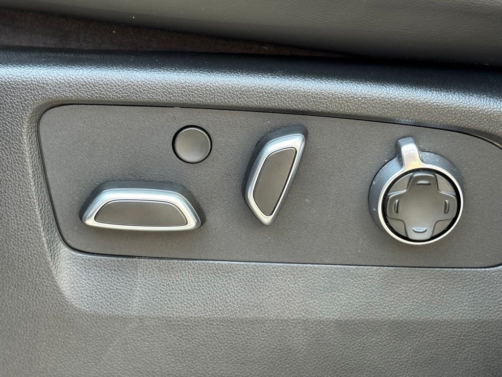 Used 2025 White Cadillac V-Series image 20