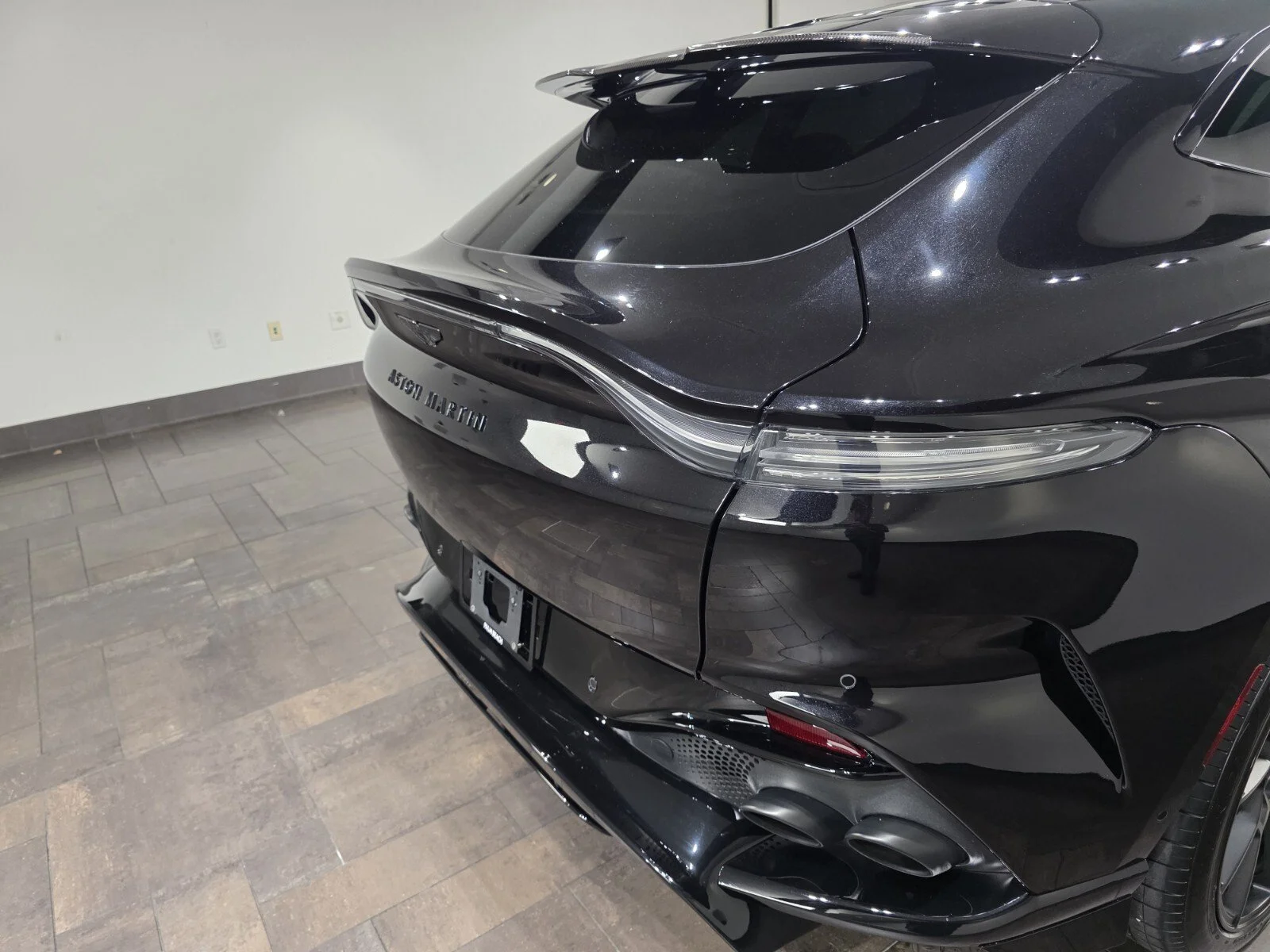 Used 2023 Onyx Black Aston Martin 707 image 8