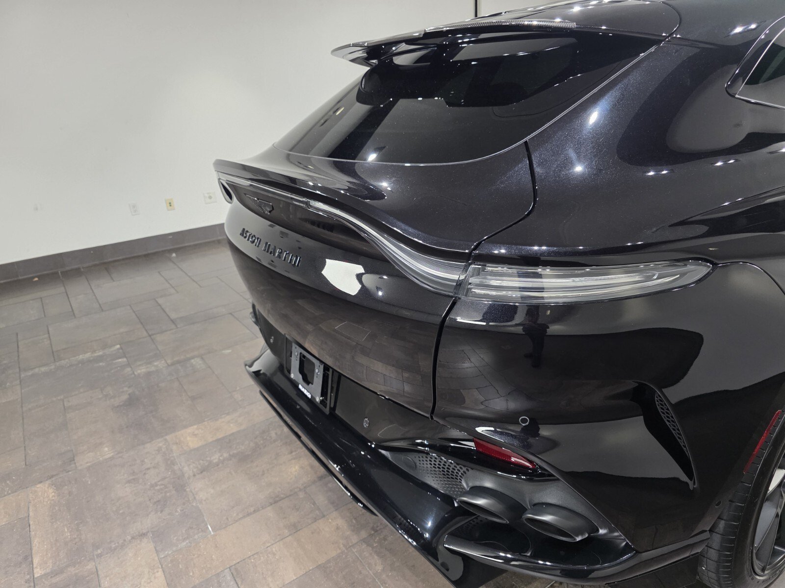 Used 2023 Onyx Black Aston Martin 707 image 8