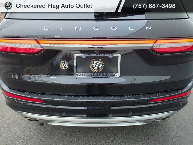 Used 2022 Black Metallic Lincoln Standard image 17