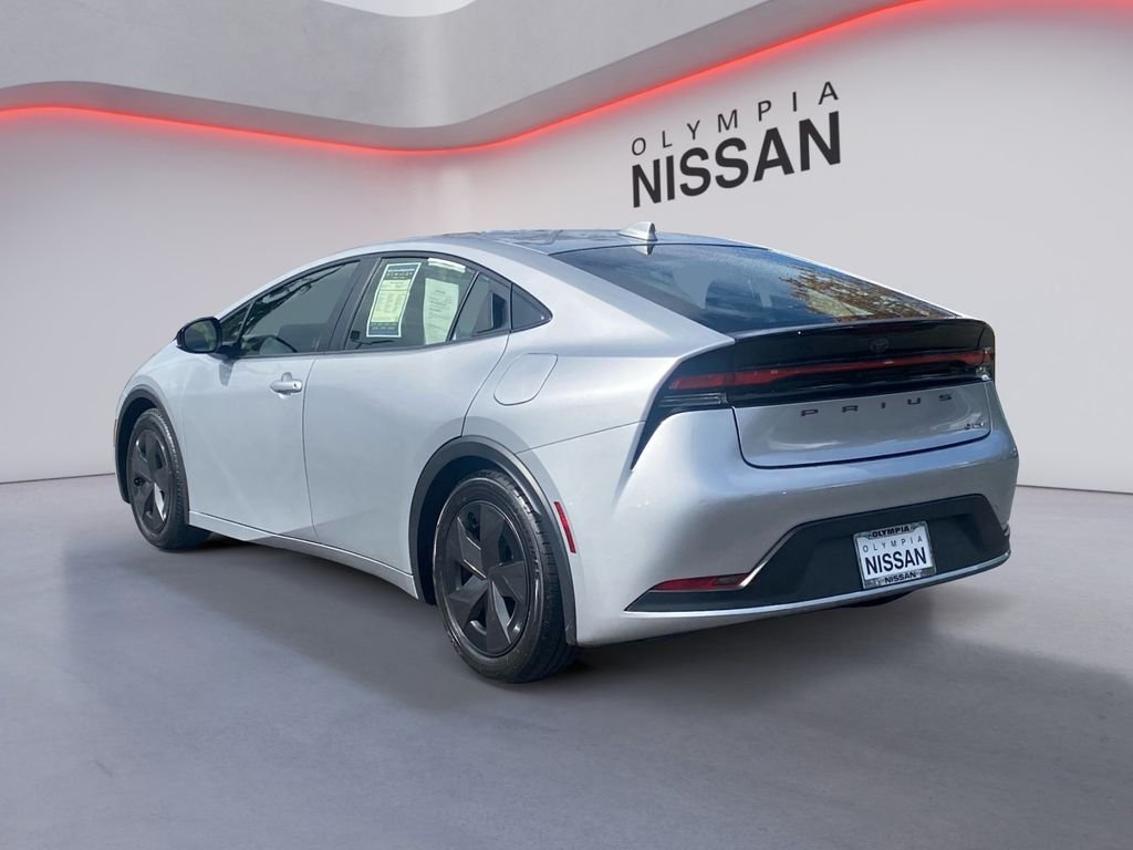 Used 2025 Gray Toyota LE image 4