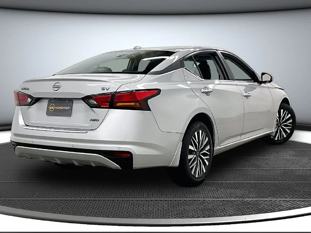 Used 2023 Silver Nissan 2.5 SV image 6