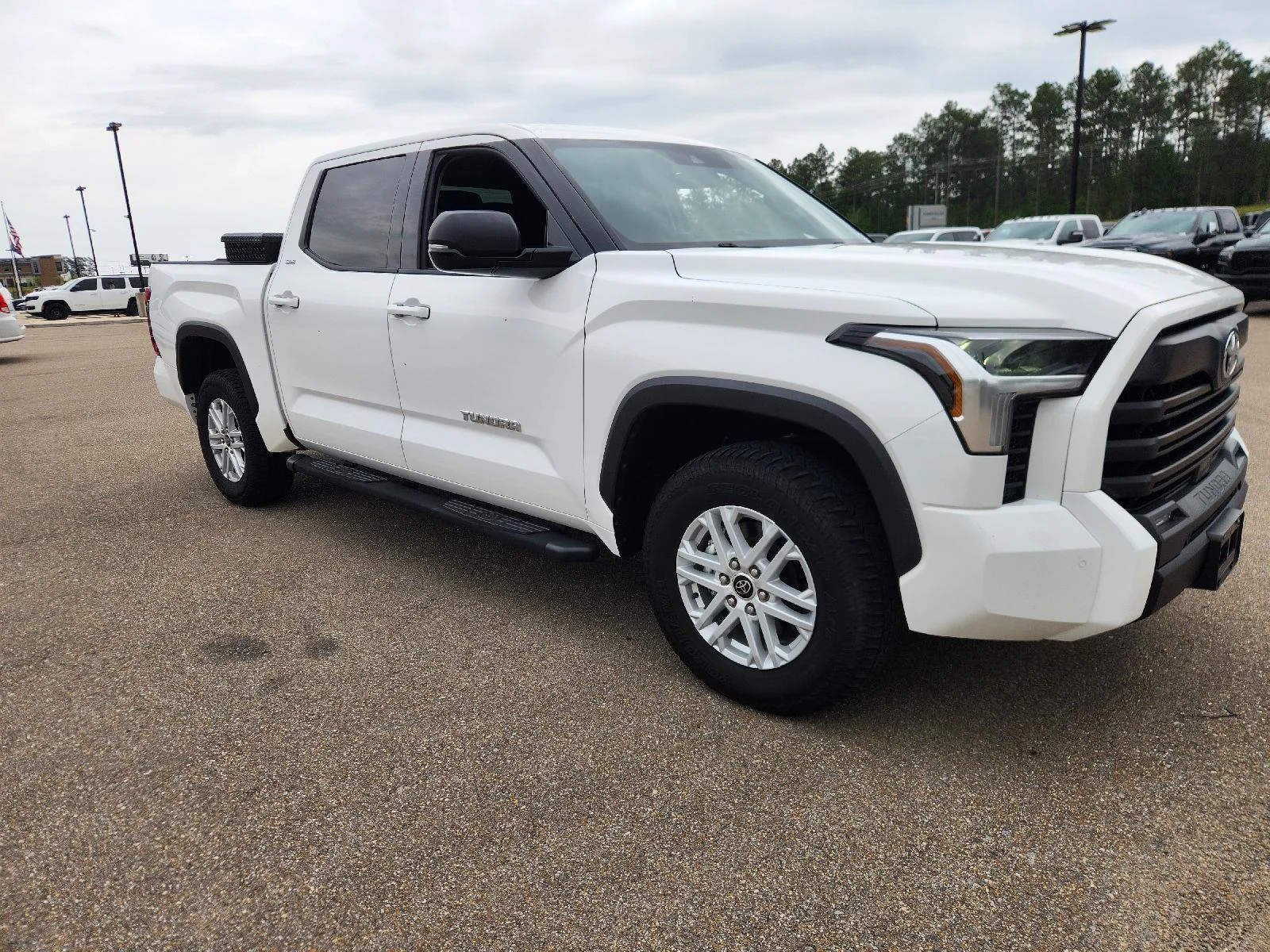 Used 2023 Ice Cap Toyota SR5 image 3