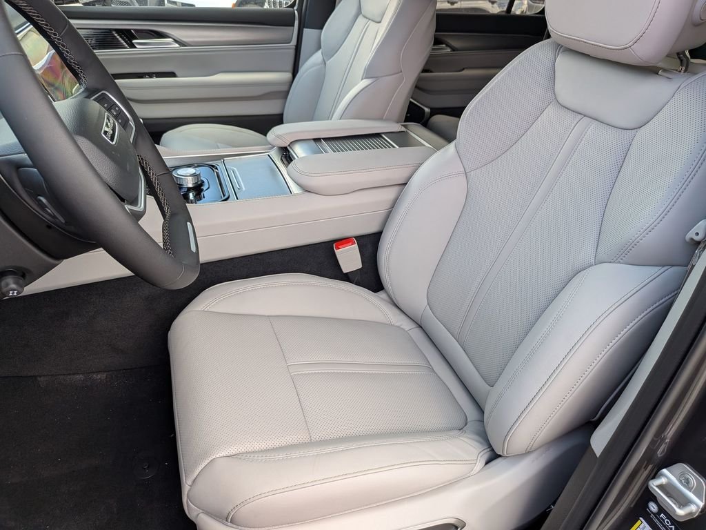 New 2026 Baltic Gray Metallic Clearcoat Jeep  image 15