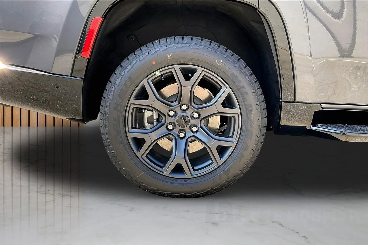 New 2026 Baltic-Gray Metallic Clear-Coat Exterior Paint Jeep Upland image 38