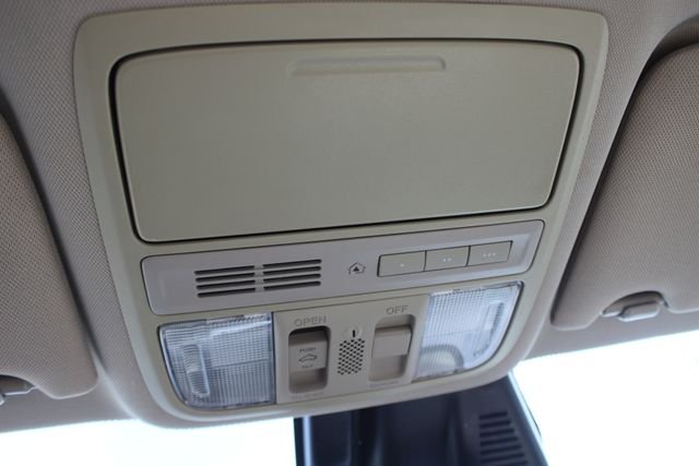 Used 2017 White Honda Touring image 13