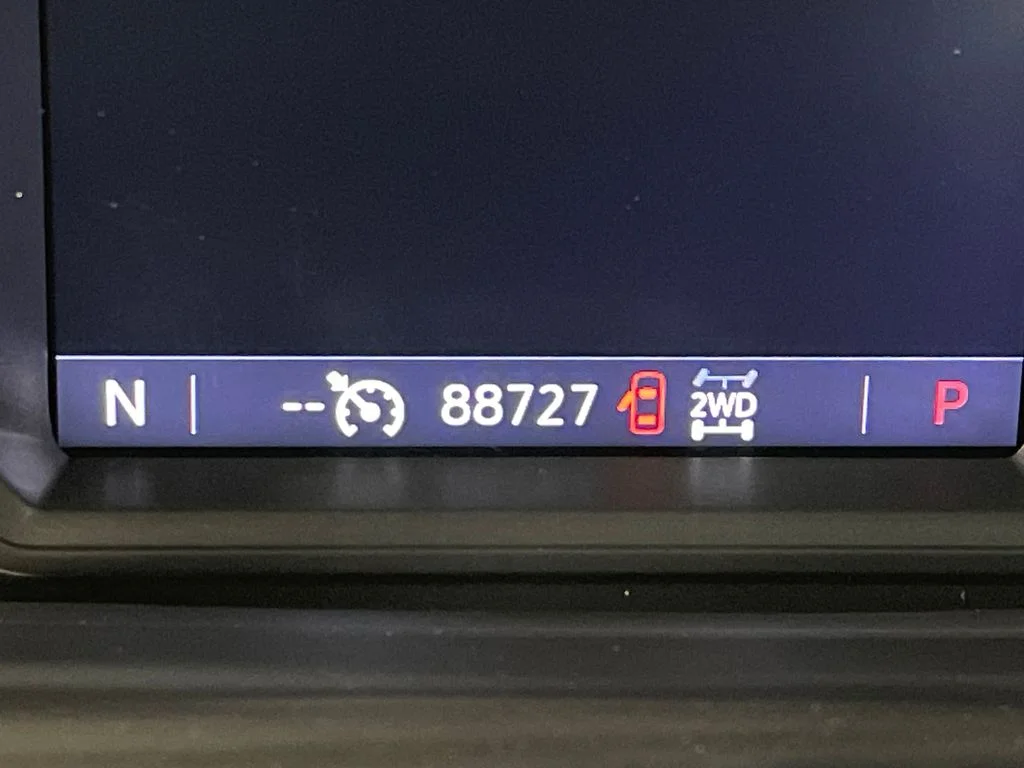Used 2022 White GMC AT4 image 22
