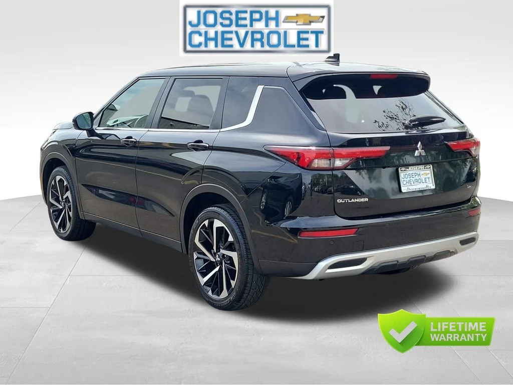 Used 2024  Mitsubishi SE image 3