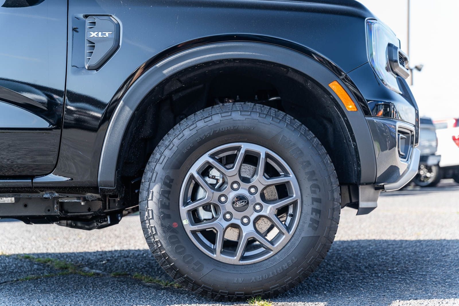 New 2026 Shadow Black Ford XLT image 5